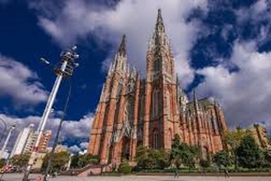 Mirá el pronóstico del tiempo para este lunes en La Plata: ¿lluvias inesperadas, calor extremo o viento? Todo lo que necesitás saber para organizar tu día