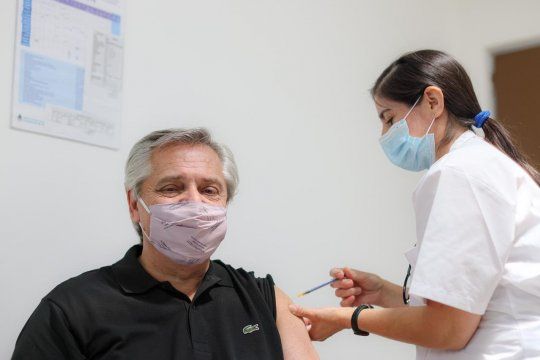 Alberto Fernández recibió la primera dosis de la vacuna contra el coronavirus.