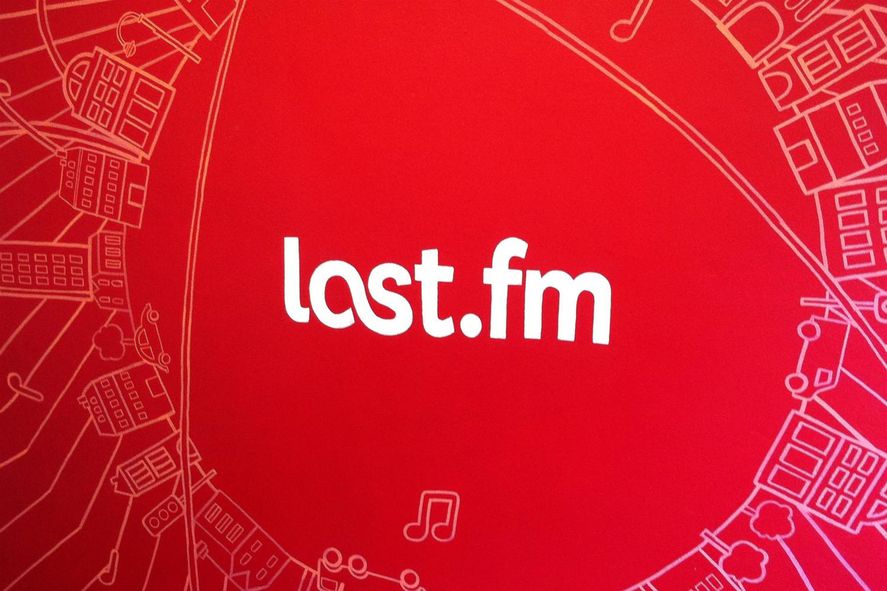 Last.fm es otra de las alternativas a Spotify que brinda música gratuita.