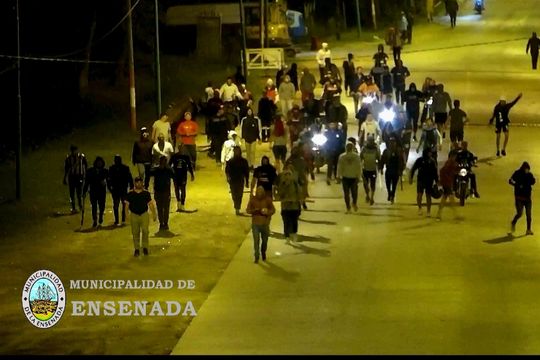 ensenada: batahola por enfrentamiento entre facciones de la uocra y policias