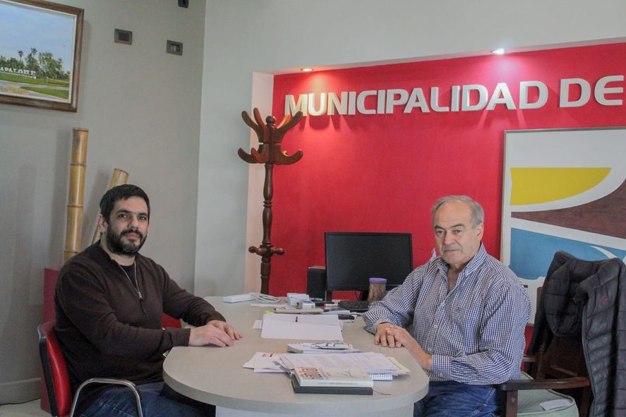 Homero Giles, presidente de IOMA, junto a Hernán Y Zurieta, intendente de Tapalqué, en el encuentro de hoy