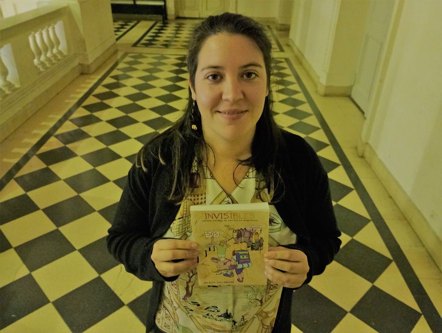 Julieta Villamayor presenta un libro de crónicas de viajes. 