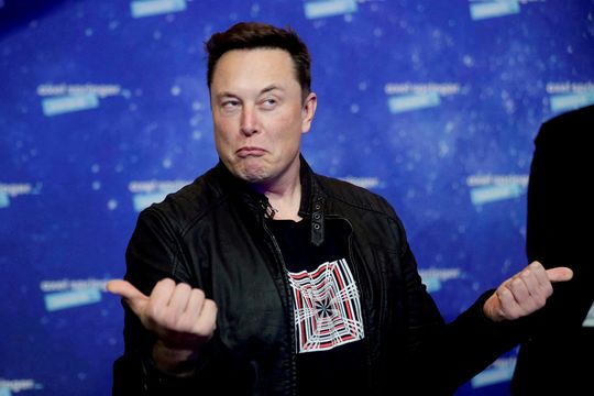Elon Musk se gastó 44 mil millones de dólares en Twitter. ¿Qué se podría haber comprado con esa plata?
