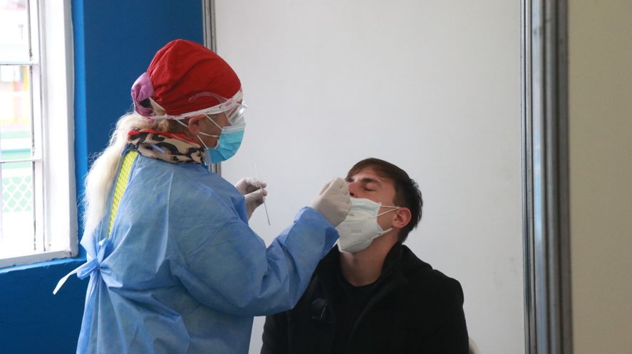 En las &uacute;ltimas 24 horas se confirmaron 1.219 casos y 8 fallecidos por coronavirus en provincia de Buenos Aires.
