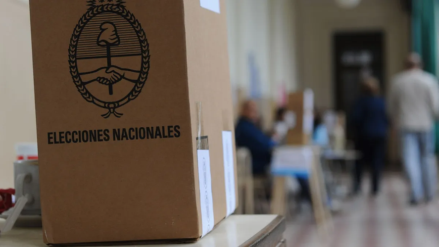 El gobernador Axel Kicillof ultima detalles de la convocatoria para las Primarias en la Provincia de Buenos Aires.
