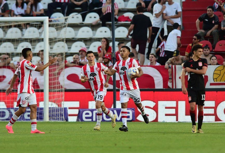 Estudiantes volvió a recibir goles, una constante en la Liga Profesional