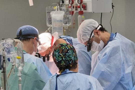 hospital san martin: primera cirugia de revascularizacion salva la vida de un hombre de 53 anos