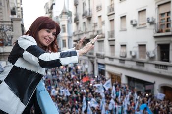 Cristina Kirchner estará en La Plata esta noche y podría haber foto con Axel Kicillof