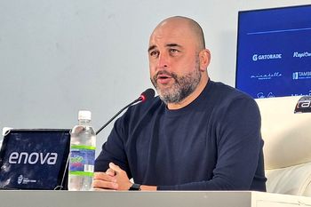 Marcelo Méndez en conferencia tras la derrota de Gimnasia ante Talleres