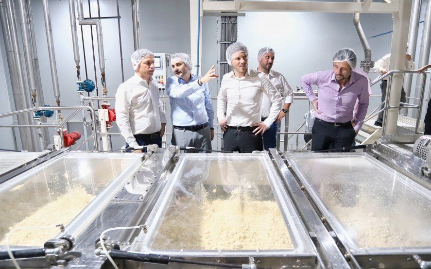 Kicillof visitó la nueva planta de Marolio en General Rodríguez en su primera recorrida como gobernador