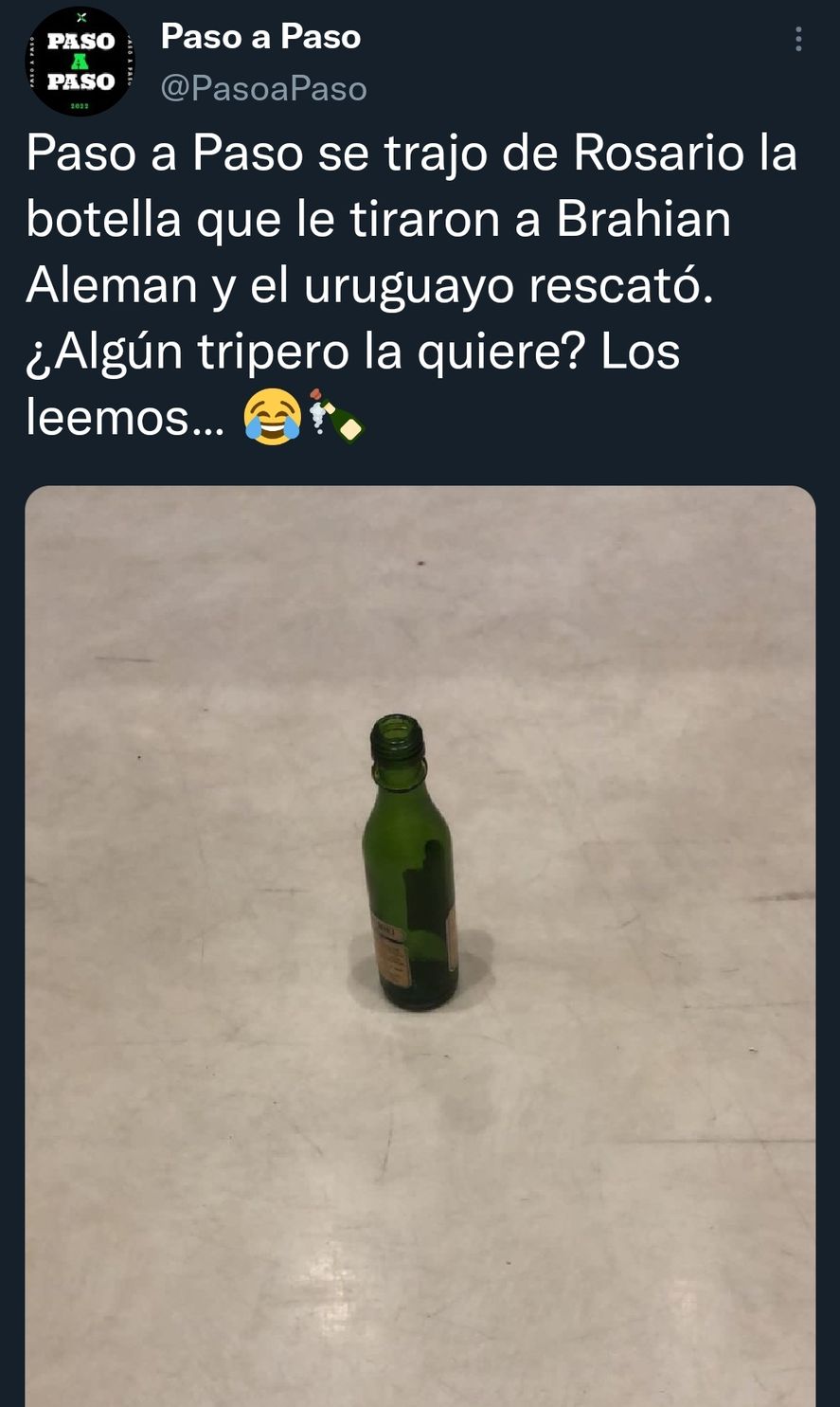 El tuit de "Paso a Paso" que muestra la botella que el volante de Gimnasia Brahian Alemán les regaló, y ellos ofrecen a los hinchas triperos