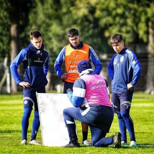 Abaldo, Zalazar y Domínguez, dos de las tres opciones que mantiene Marcelo Méndez en los extremos en Gimnasia