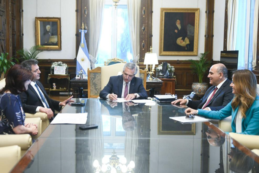 Alberto Fernández reunió a parte de su gabinete para consensuar la medida.