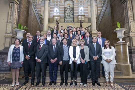 ¿Qué hace una comitiva de gobernadores latinoamericanos en La Plata?
