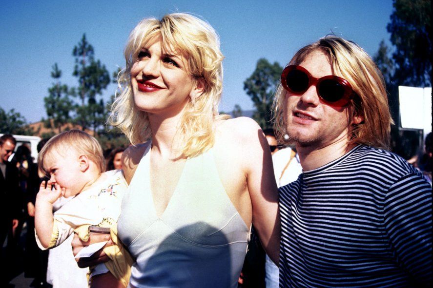 Kurt Cobain y Courtney Love, junto a la pequeña Frances