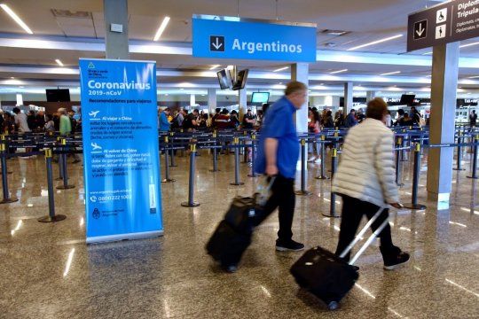El Gobierno implementa protocolos para los viajeros al exterior que regresan al país