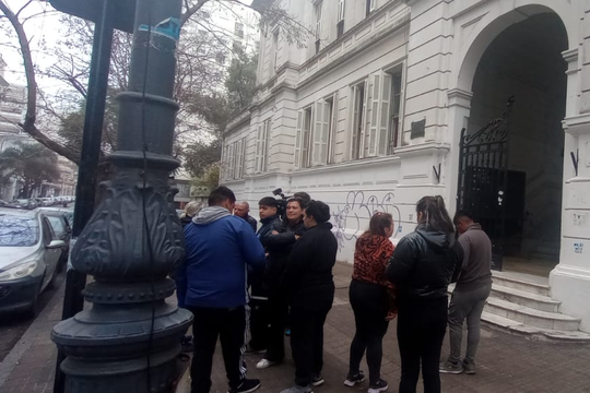 reina la preocupacion en la comunidad de una escuela del centro de la plata