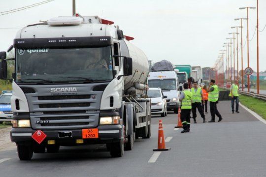 Los camiones que transporten más de siete toneladas podrán circular solo en horarios reducidos, confirmó Transporte.