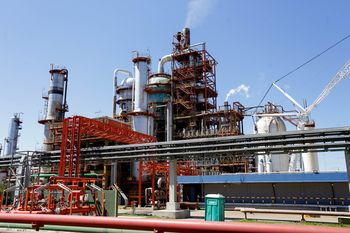 refineria la plata: el corazon de la provincia petrolera