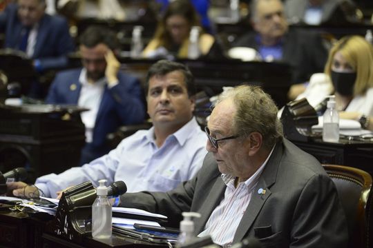 El diputado nacional porteño del Frente de Todos, Carlos Heller, preside la Comisión de Presupuesto y Hacienda donde se deberá tratar Bienes Personales