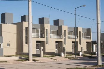 ¿Más viviendas o negocio inmobiliario?: Intendente PRO avanza con su plan Procrear en Azul