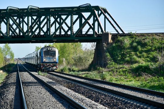 Conocé los precios, horarios y dónde comprar los pasajes de tren de larga distancia.