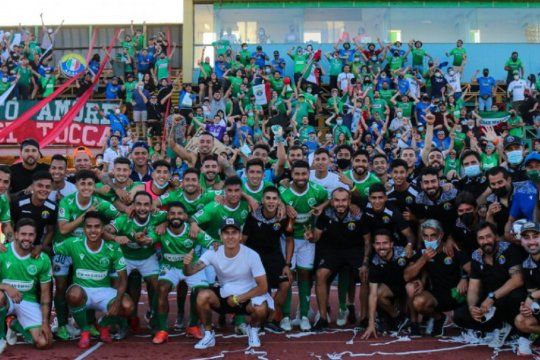 El plantel de Audax Italiano festejando la clasificación a la Copa Libertadores 2022