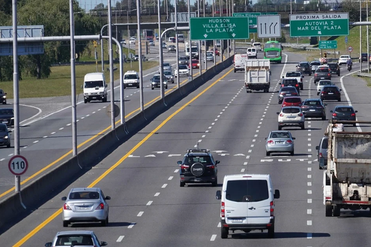 Autopista Buenos Aires - La Plata: buscan subir los peajes