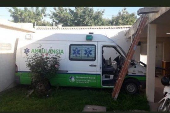 saladillo: aseguran que construyeron una pared y dejaron atrapada a una ambulancia en el hospital