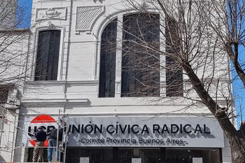 La fachada del Comité de la UCR bonaerense con sede en La Plata