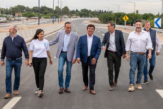 El intendente de La Matanza, Fernando Espinoza, encabezó la apertura de un nuevo tramo de la Autopista Presidente Perón