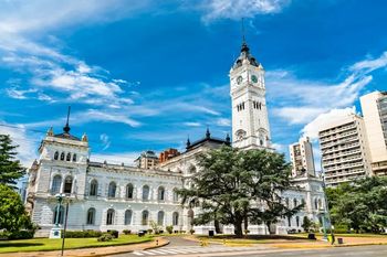 La Plata realizará walking tours con acceso gratuito al Palacio Municipal y a Casa Curutchet