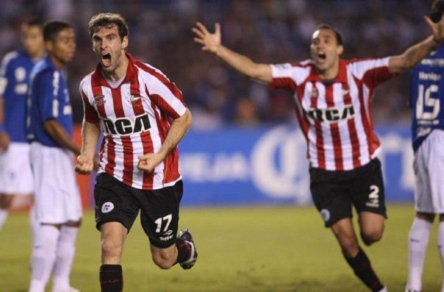 Mauro Boselli festejando su gol en la final con Estudiantes para obtener la Copa Libertadores