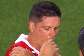 Así le quedó la cara a Guido Carrillo. Tremendo.