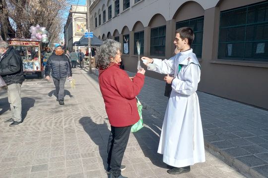 Día de San Cayetano en La Plata: vienen a agradecer el trabajo y con la preocupación de que lo que se gana no es suficiente  