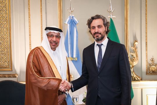 santiago cafiero se reunio con el ministro de inversiones de arabia saudita y firmo dos acuerdos bilaterales