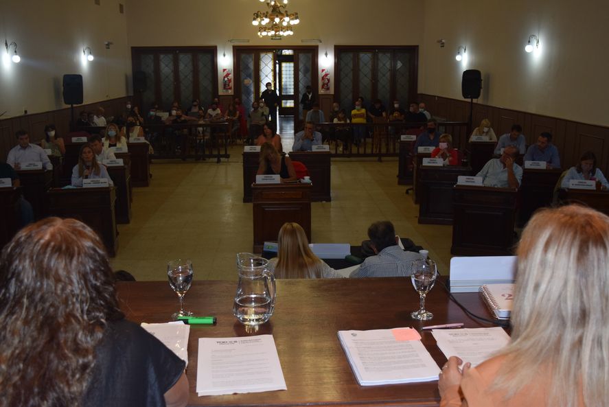 En sesión especial se aprobó por unanimidad la conformación de una comisión investigadora por la presunta venta ilegal de terrenos (Foto prensa HCD Olavarría)