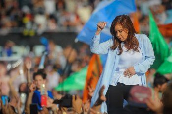 Los gustos musicales de Cristina Kirchner: Lito Nebbia y Fito Páez. Pero reconoció que escuchó a Elegant, como llamó al trapero L-Gante.