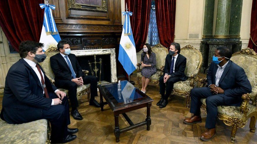Massa y Guzmán se reunieron con representantes del FMI