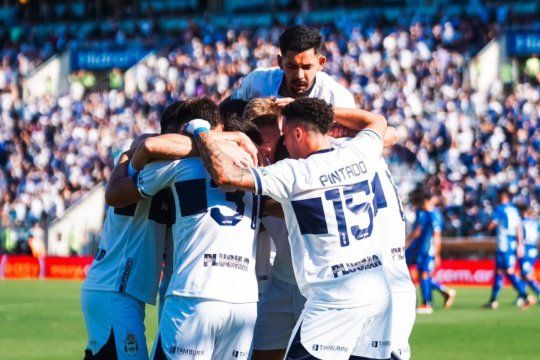 Gimnasia festejando uno de los triunfos en la Liga Profesional.