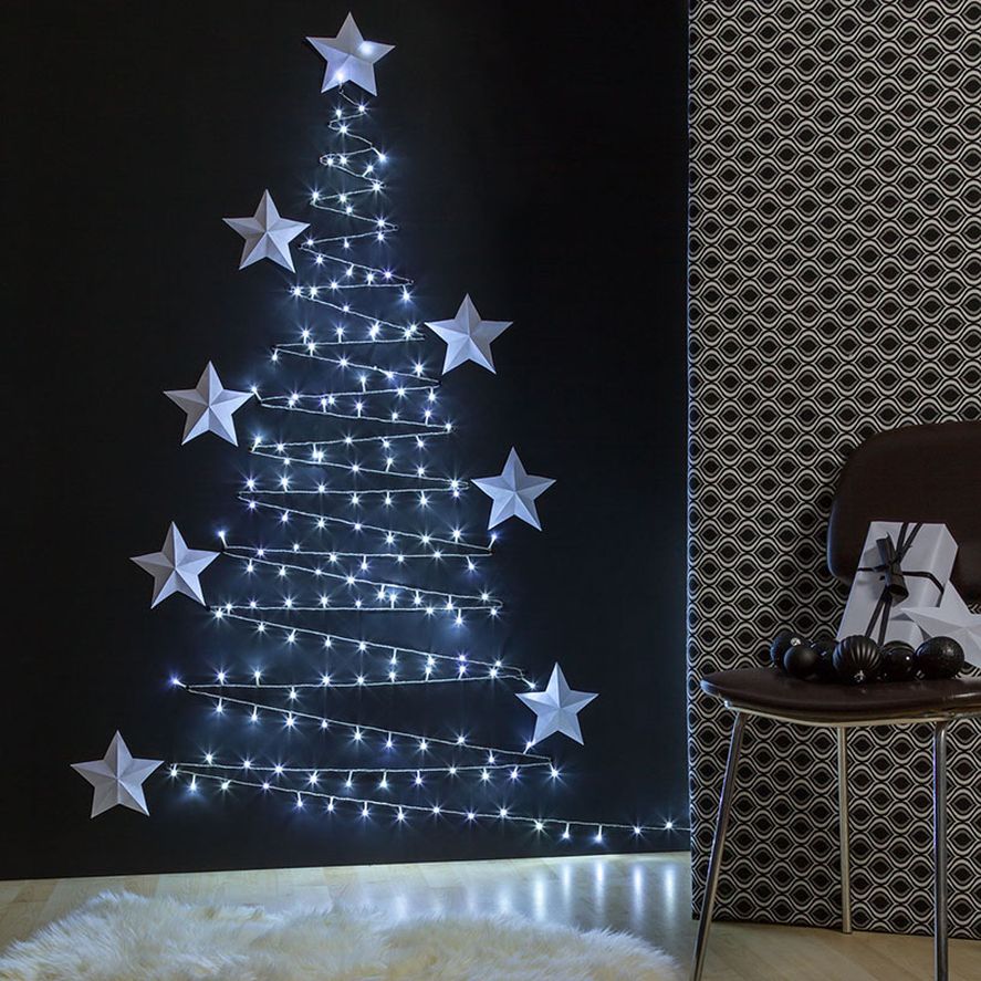Este &aacute;rbol de Navidad con luces es muy sencillo de hacer y se puede ubicar en alguna pared libre de la casa.