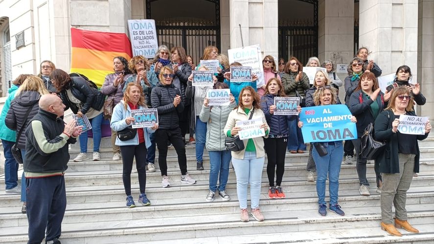 Crecen las protestas de autocovocados en medio del conflicto entre IOMA y los médicos