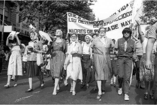 La primera ronde de las Madres de Plaza de Mayo fue el 30 de abril de 1977