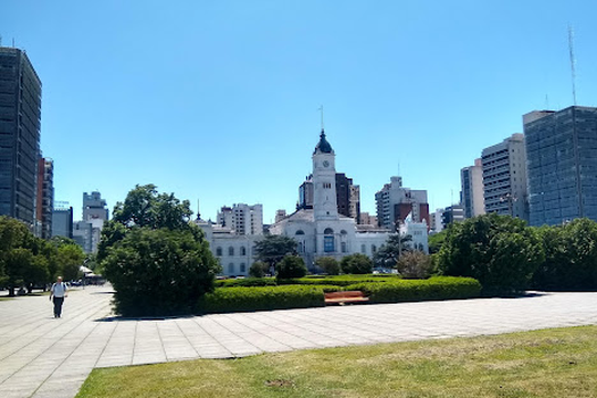 La Plata enfrenta una jornada de calor intenso este 27 de diciembre. Enterate cómo estarán las temperaturas, y las probabilidades de tormentas.