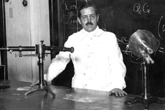 Bernardo Houssay, primer investigador científico latinoamericano en recibir el Premio Nobel.