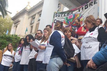 El SUTEBA disidente se moviliza a La Plata mientras la conducción del gremio busca cerrar la paritaria