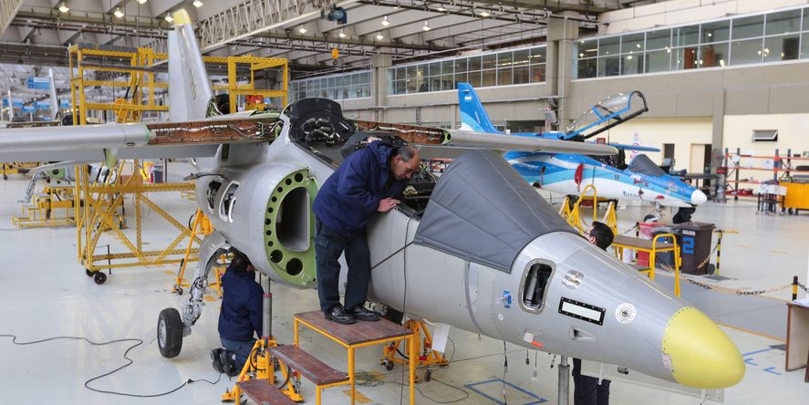 Así se fabrica el Pampa III en la Fábrica Argentina de Aviones. Los que no se entregan a la Fuerza Aérea son para exportación.