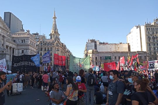 Cientos de jóvenes coparon la Marcha de la Gorra 