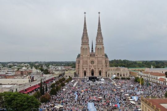 La última fue tras el ataque a la vicepresidenta Cristina Kirchner, pero desde la oposición no acusaron recibo. Los curas villeros organizan una marcha a Luján.