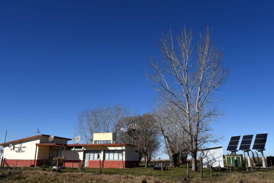 El Gobierno de la provincia de Buenos Aires está instalando paneles solares en escuelas ubicadas en municipios bonaerenses.